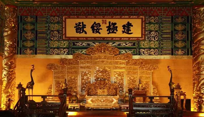有事钟无艳,无事夏迎春什么意思