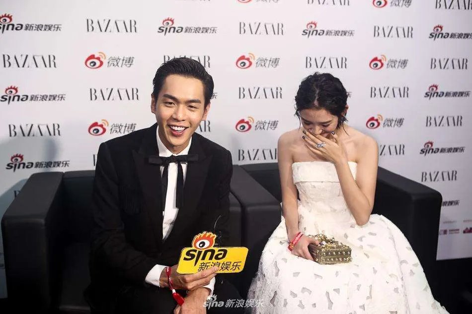 唐艺昕怀孕了肚子超大 唐艺昕坐轮椅现身