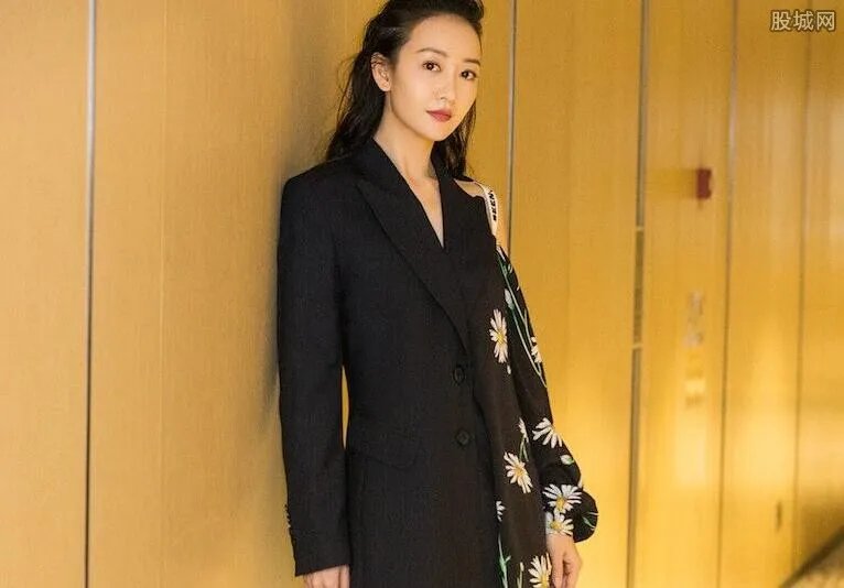 王鸥现身穿着引骂 连保安大哥都看呆了