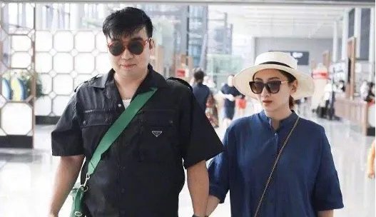 何雯娜梁超订婚后应该如何经营感情？