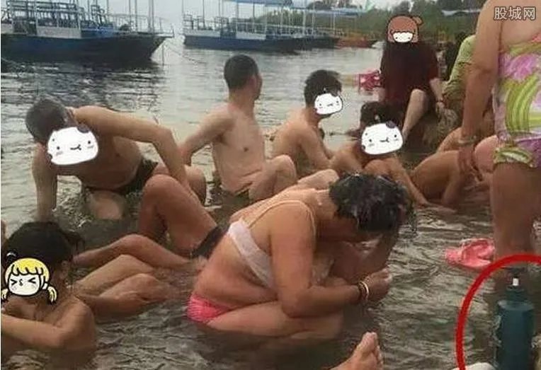 大妈水源地洗澡 污染饮用水让当地人愤怒