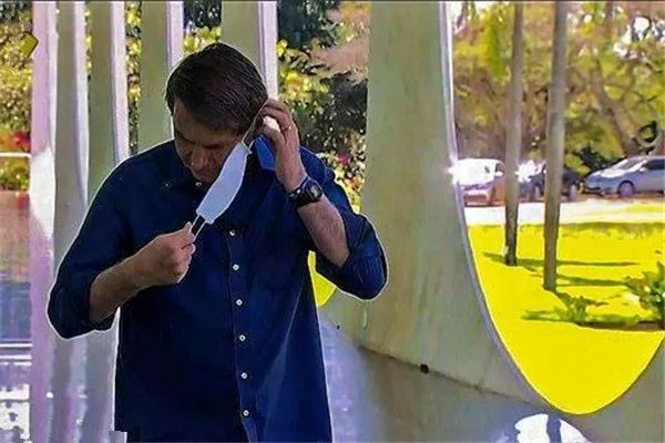 巴西总统确诊后面对记者摘口罩,你是如何看待这种做法的?