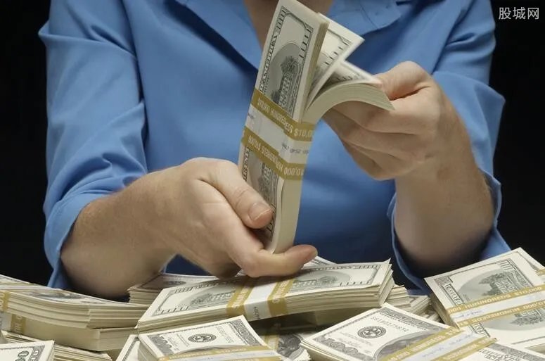 LV老板疫情期损失300亿美元 全球门店停业一个月