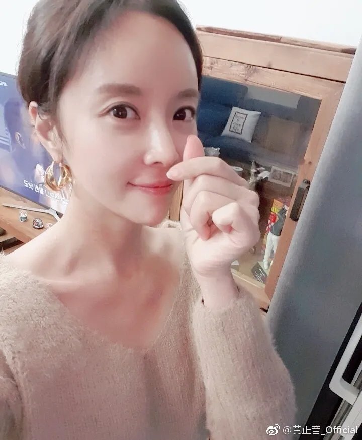 黄正音怎么越来越丑了 黄静茵和韩智敏长很像对比图