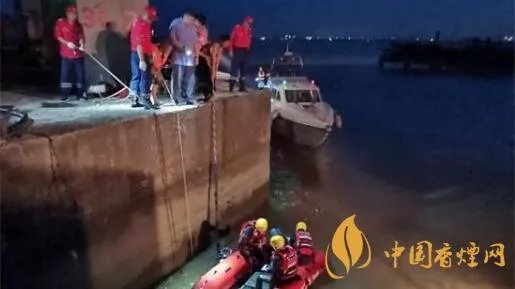 珠海坠海货车已打捞上岸司机失联 打捞现场照片曝光