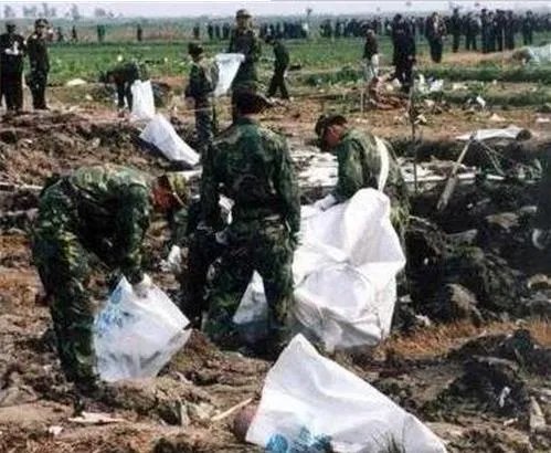 实拍99年温州空难 现场惨不忍睹(图)