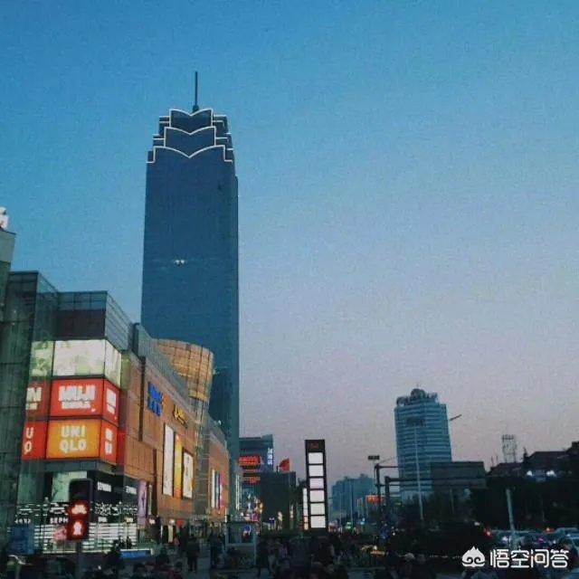 为什么保定的万博和茂业这么近,但是万博却比茂业火那么多?