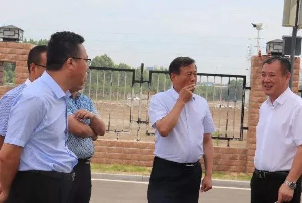 高校天价宿舍1万6一年,面对学校中的不合理收费可以向哪些部门反映?