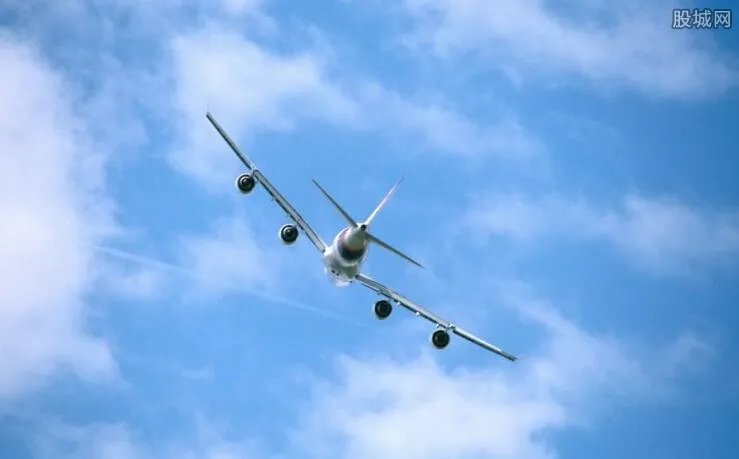 民航局谈川航备降 将严肃调查此次事件