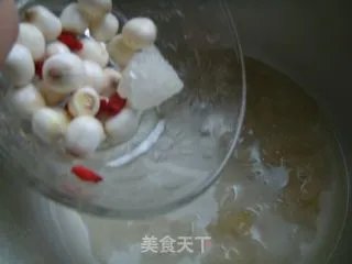 莲子银耳汤