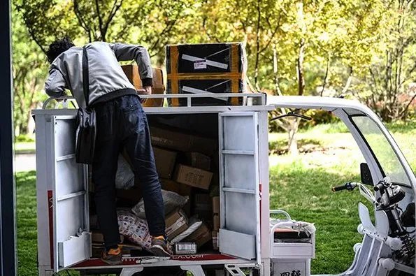 快递老板欠薪跑路是怎么回事?