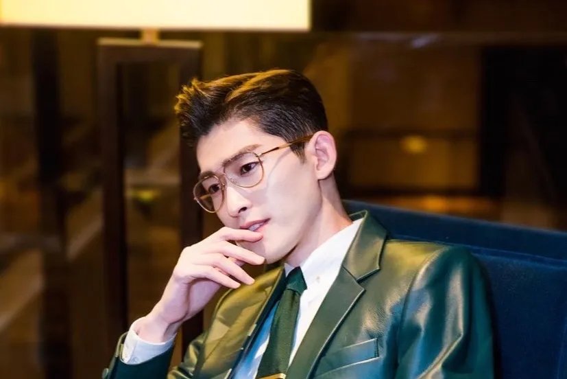 张翰mv中吴宣仪一直是c位,二人是借工作之名恋爱吗?