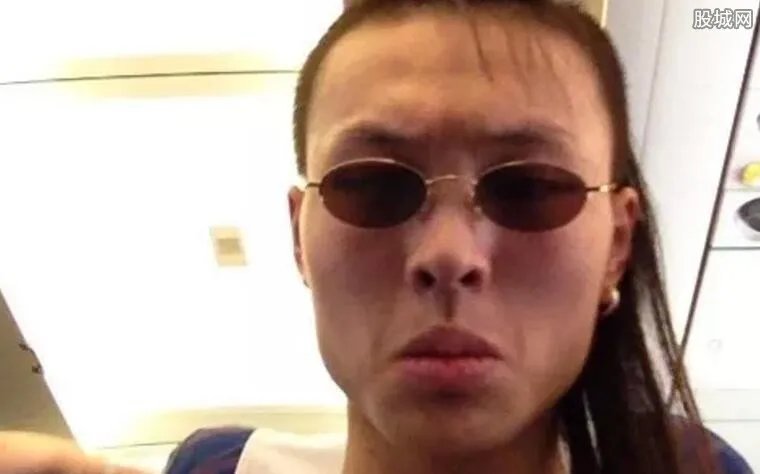 丁丁和张玮后场接吻 昔日敌人如今居然转为恋人