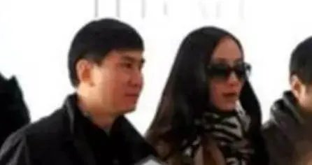 韩雪的老公万山资料简介相差几岁 万山是谁的儿子家世背景惊人