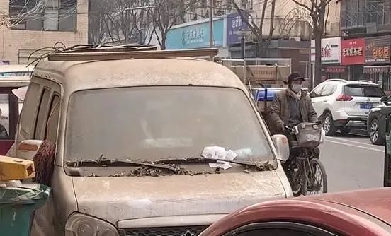 报废车停路边被催缴5.5万停车费，这个处罚有问题吗？