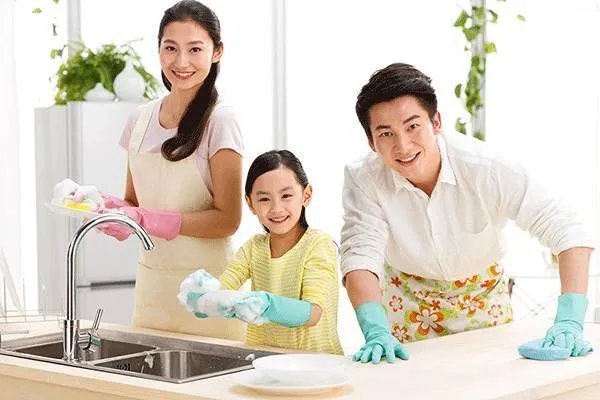 委员建议男女共担社会化分担家务