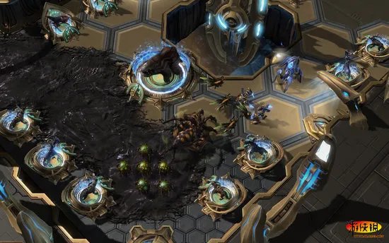 《虫群之心》国服已通过审批 上线指日可待