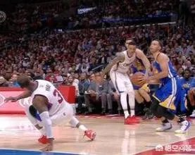 保罗晃倒库里哪场比赛