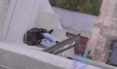 10岁娃睡迷糊翻窗坠落至22楼外 网友表示还是需要防护窗