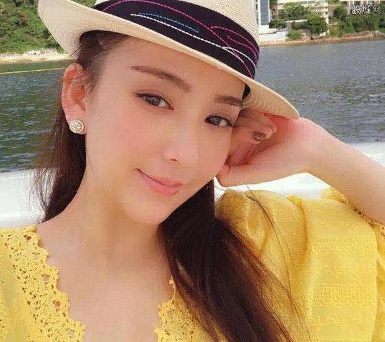 方媛身高真的只有155吗 方媛曾被曝出在酒吧做女郎