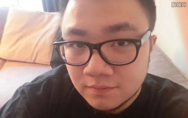 宋丹丹儿子宣布出柜 他的女友早就知道