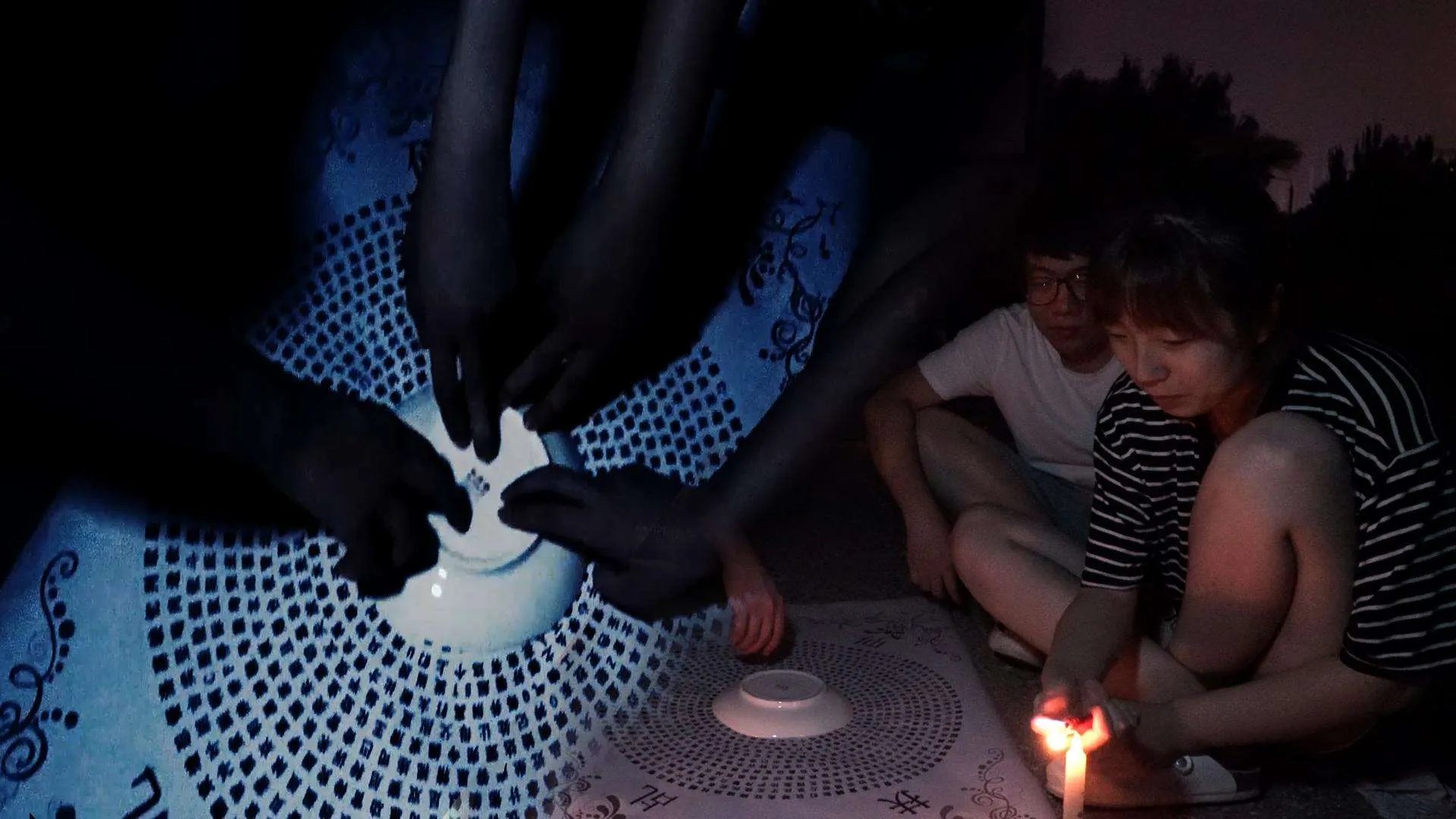 碟仙是真的吗 看一个玩碟仙的真实视频