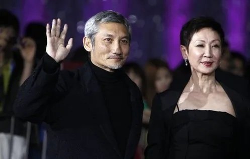 曝徐克搭30岁女助理当街搂抱 揭秘徐克与施南生离婚真相