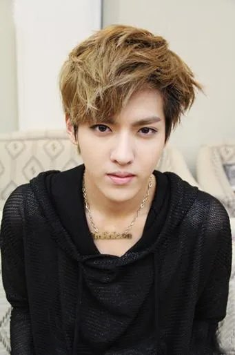 谁有EXO-M的成员的照片名字简介。 。要分开的照片和名字，，我分不清。。