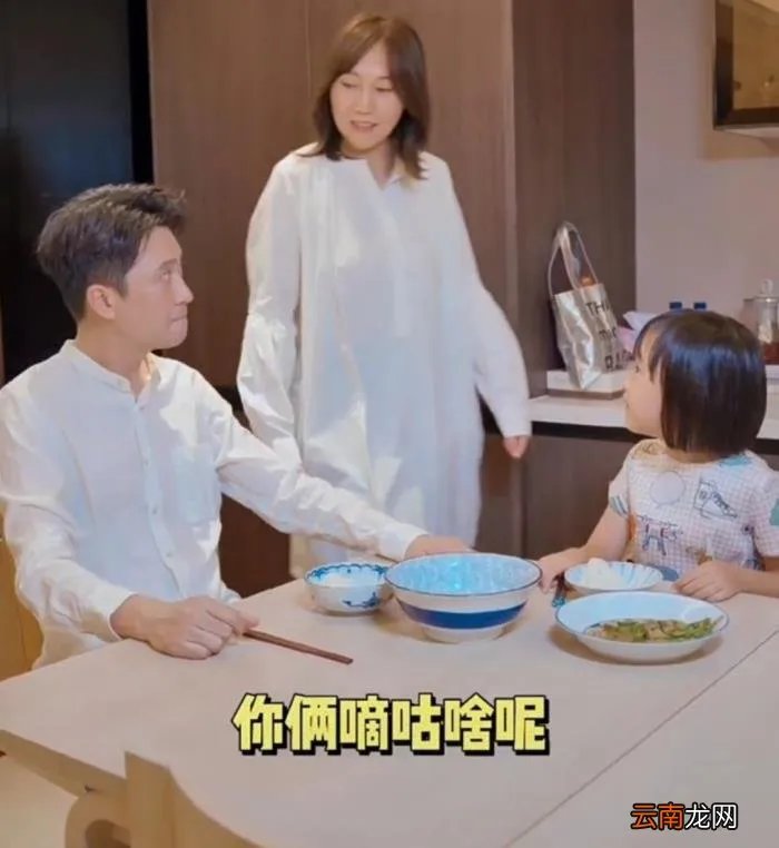 主持人杨帆和老婆结婚照，央视主持人杨帆化身老婆奴