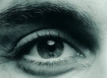 牙膏去眼袋使用方法