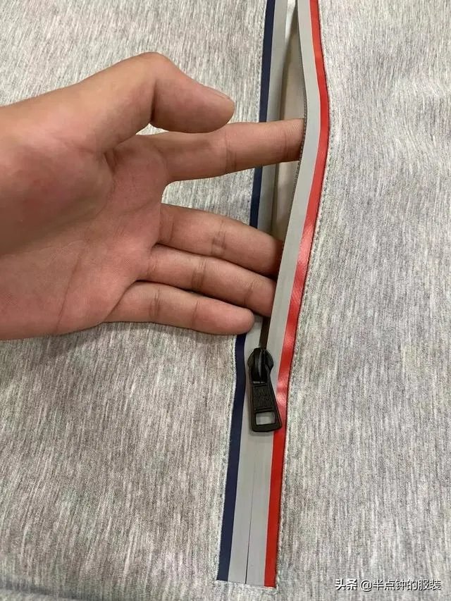 今年秋季流行什么衣服？