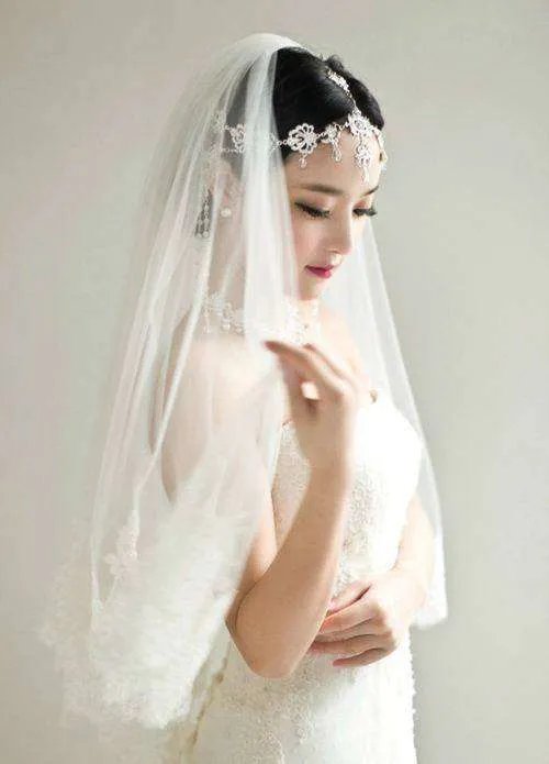 求新郎新娘图片一人一张真人的，类似下图