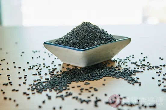 女生掉头发吃什么好