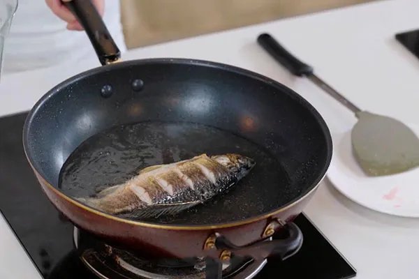 鲫鱼汤的做法 鲫鱼汤怎么做好吃