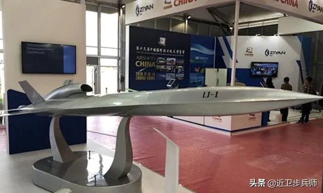 歼-20如果要改进，会有哪些演变方向，可以整体放大变为战斗轰炸机吗？