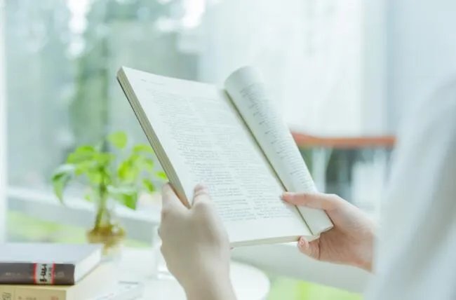 读书的好处优美句子 赞美读书有益的句子