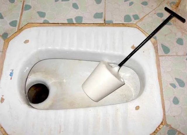 厕所堵了怎么办疏通马桶有妙招