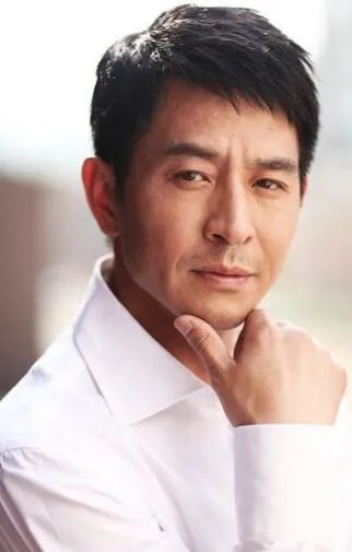 郭晓冬的哥哥是谁？ 二人故事大揭秘