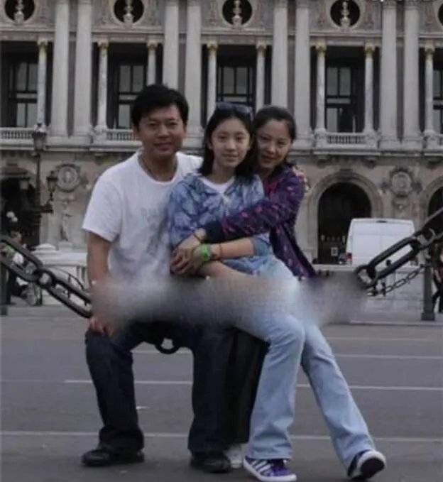 何政军共几任妻子 何政军妻子的图片