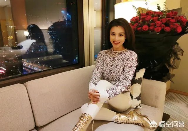 今年秋季流行什么衣服？