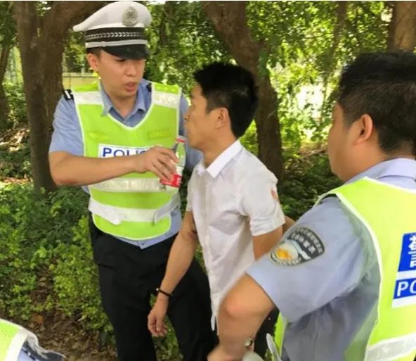 高速男子被堵10小时为何会晕倒？