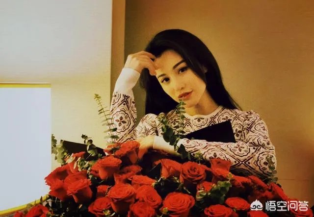 今年秋季流行什么衣服？