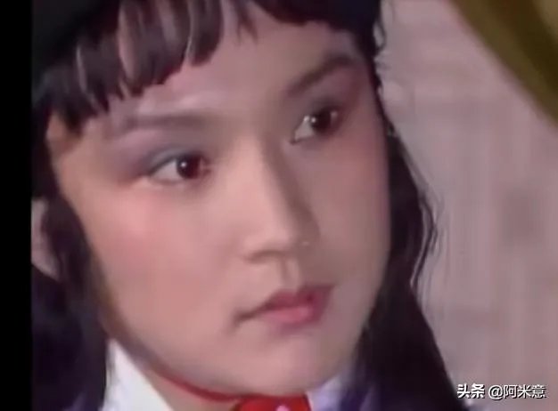 袭人嫁给蒋玉菡的寓意