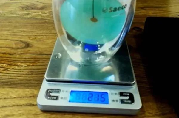 一杯水如何鉴别翡翠？