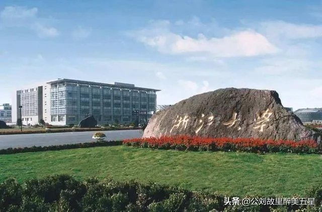 学电脑设计哪个学校好？