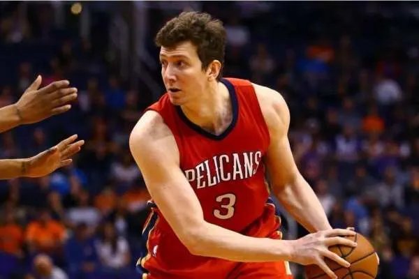 欧米尔-阿西克效力于哪个球队?他有哪些辉煌的战绩?