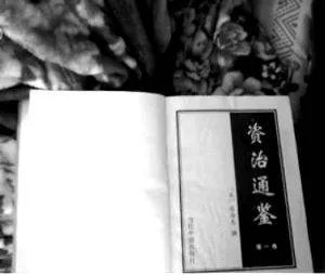 别墅主人忧小偷家穷给其捐1万元