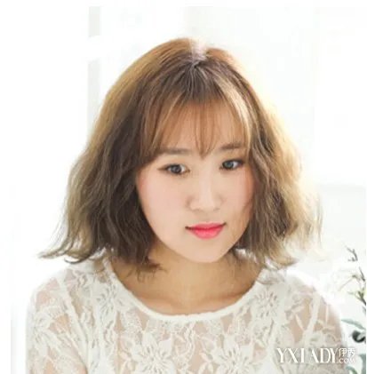 2018短发烫发中发型图片