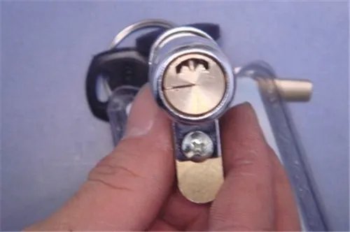 防盗门怎么换锁芯