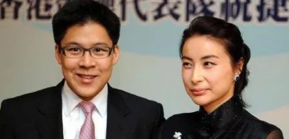 郭晶晶座驾曝光，嫁给霍启刚后车库首公开，为什么王思聪看了都自叹不如呢？